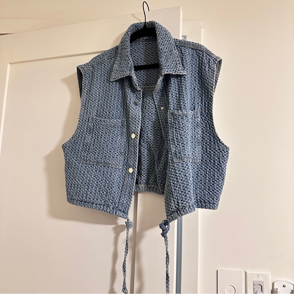 Textured Cropped Vest in Dusty Blue